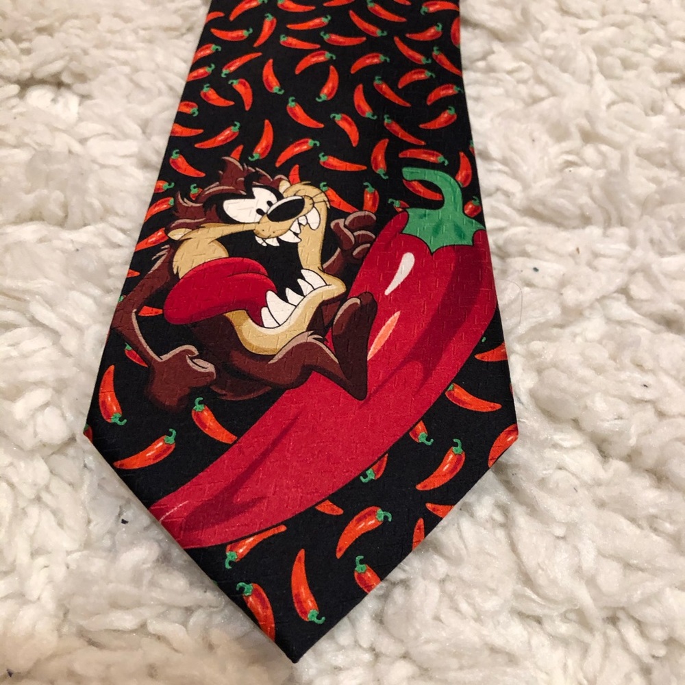 Vintage Taz Warner Bros Looney Tunes chili pepper 100% silk tie - Picture 1 of 4